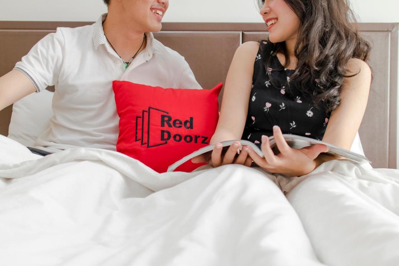 Reddoorz Near Hoa Lu Stadium Bandar Ho Chi Minh Luaran gambar